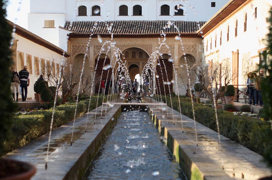 Imágen del Patio de la Acequia de la Alhambra, fotogalería Lab.RtvE.es